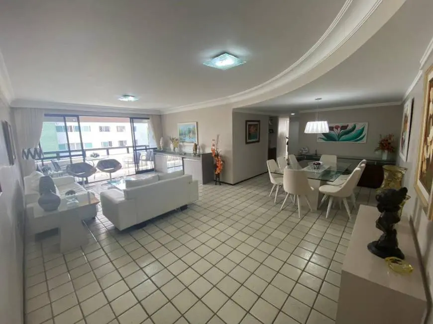 Foto 2 de Apartamento com 4 Quartos à venda, 175m² em Poço, Recife