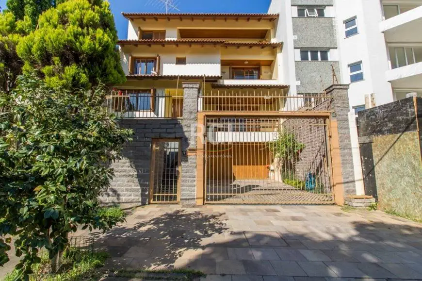 Foto 2 de Casa com 3 Quartos à venda, 300m² em Chácara das Pedras, Porto Alegre