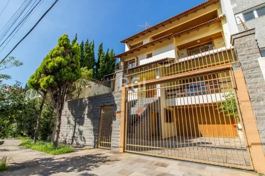 Foto 3 de Casa com 3 Quartos à venda, 300m² em Chácara das Pedras, Porto Alegre
