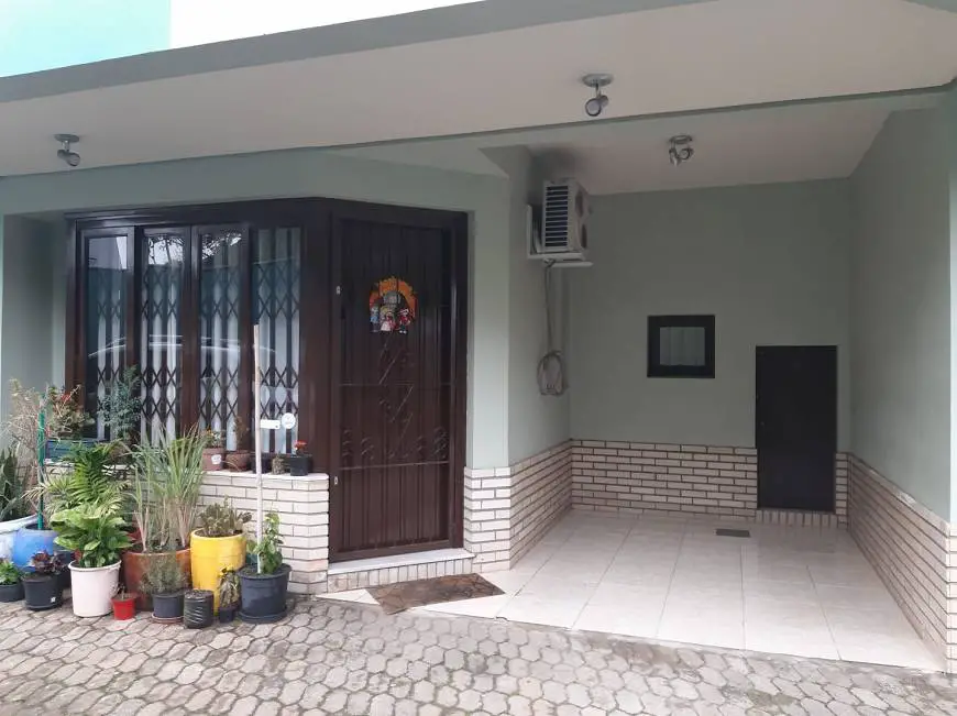 Foto 1 de Casa com 3 Quartos à venda, 135m² em Ipanema, Porto Alegre