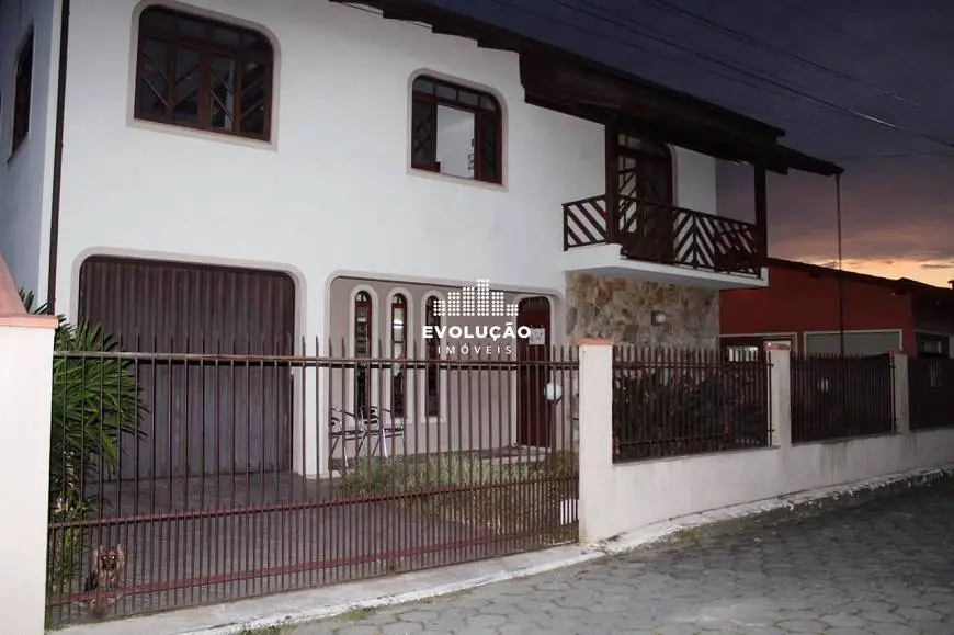 Foto 1 de Casa com 3 Quartos à venda, 198m² em Praia João Rosa, Biguaçu
