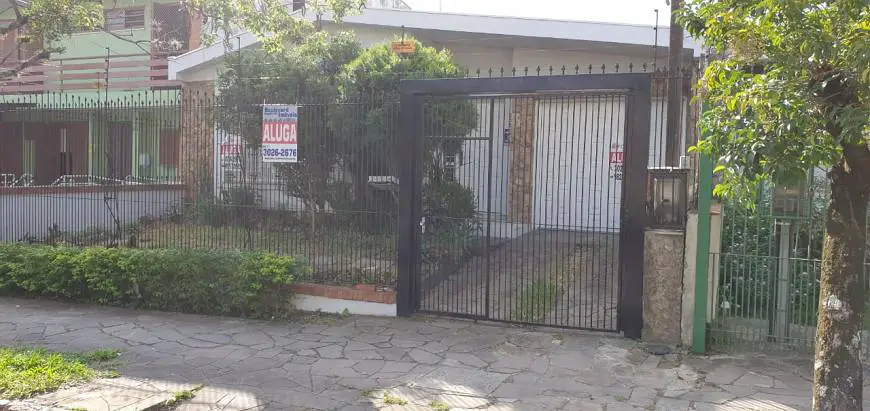 Foto 1 de Casa com 3 Quartos para alugar, 195m² em Vila Ipiranga, Porto Alegre