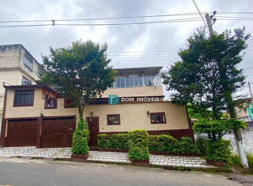 Foto 2 de Casa com 4 Quartos à venda, 165m² em Costa Carvalho, Juiz de Fora