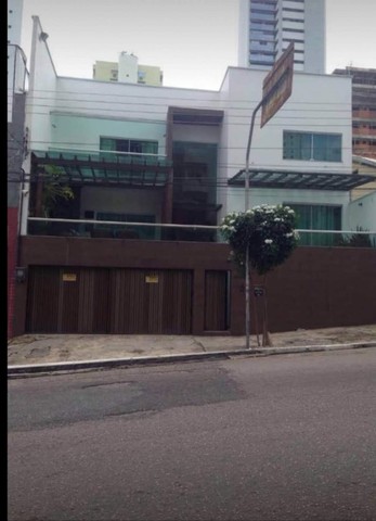 Foto 1 de Casa com 4 Quartos à venda, 800m² em Umarizal, Belém