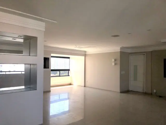 Foto 1 de Apartamento com 3 Quartos à venda, 200m² em Casa Forte, Recife