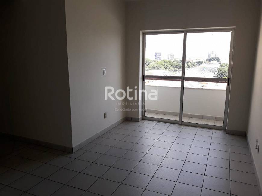 Foto 2 de Apartamento com 3 Quartos para alugar, 85m² em Martins, Uberlândia
