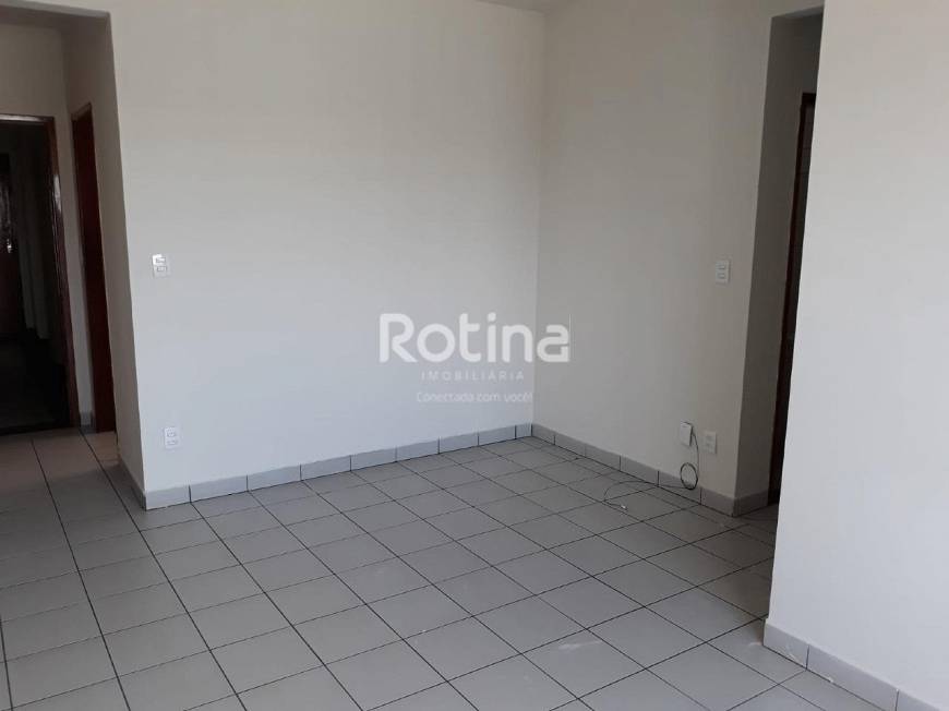 Foto 3 de Apartamento com 3 Quartos para alugar, 85m² em Martins, Uberlândia