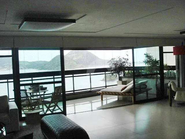 Foto 1 de Apartamento com 4 Quartos à venda, 300m² em Ingá, Niterói