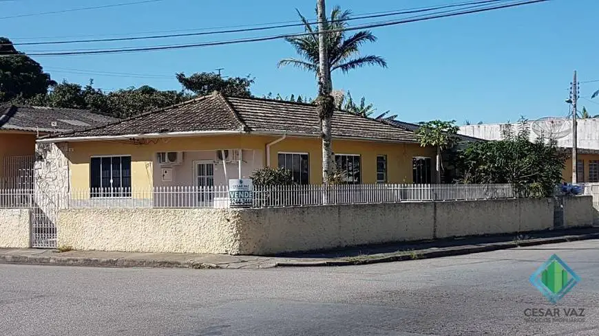 Foto 2 de Casa com 2 Quartos à venda, 296m² em Capoeiras, Florianópolis
