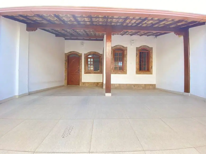 Foto 2 de Casa com 2 Quartos à venda, 180m² em Santa Amélia, Belo Horizonte