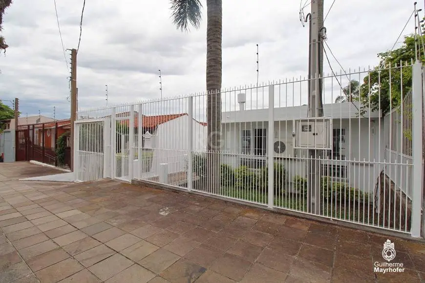 Foto 3 de Casa com 2 Quartos à venda, 250m² em Santo Antônio, Porto Alegre