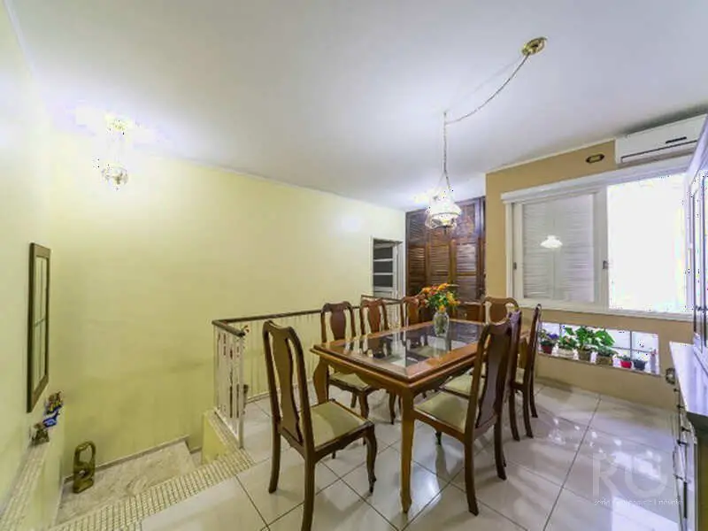 Foto 3 de Casa com 3 Quartos à venda, 292m² em Rio Branco, Porto Alegre