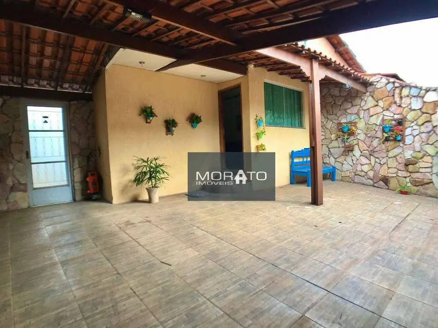 Foto 1 de Casa com 3 Quartos à venda, 200m² em Santa Maria, Belo Horizonte