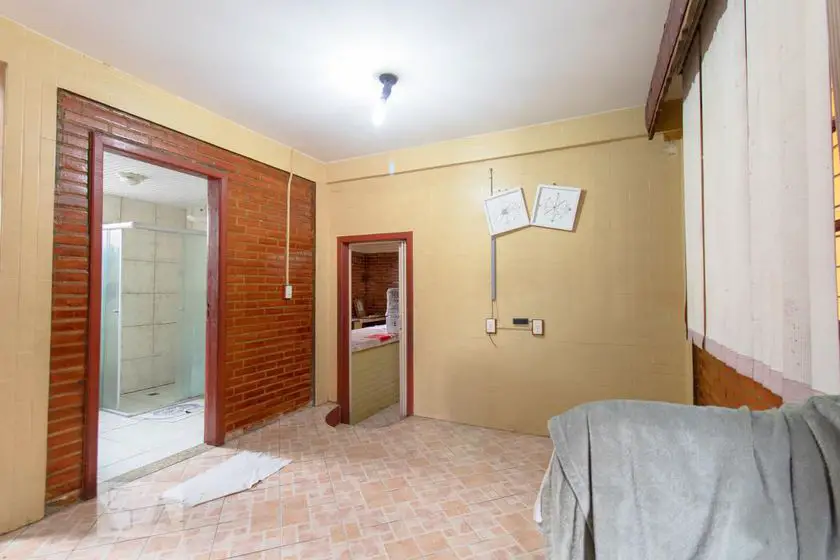 Foto 1 de Casa com 3 Quartos para alugar, 180m² em Uberaba, Curitiba