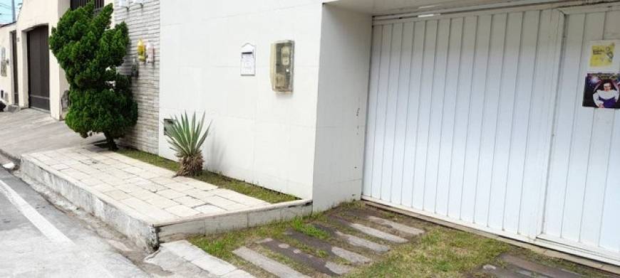 Foto 2 de Casa com 4 Quartos para alugar, 200m² em Coroa do Meio, Aracaju