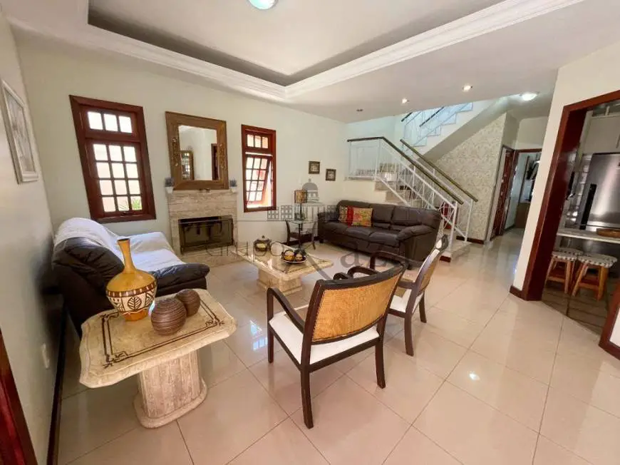 Foto 2 de Casa de Condomínio com 4 Quartos à venda, 222m² em Urbanova, São José dos Campos