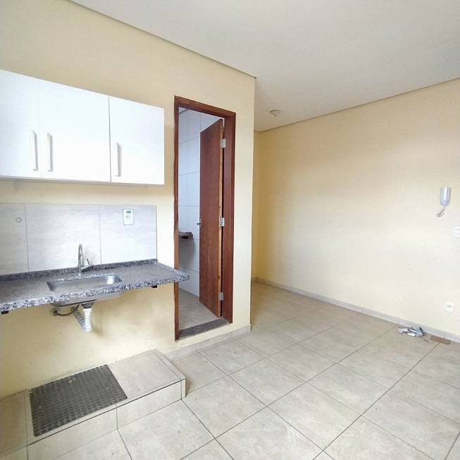 Foto 2 de Kitnet com 1 Quarto para alugar, 20m² em João Pinheiro, Belo Horizonte
