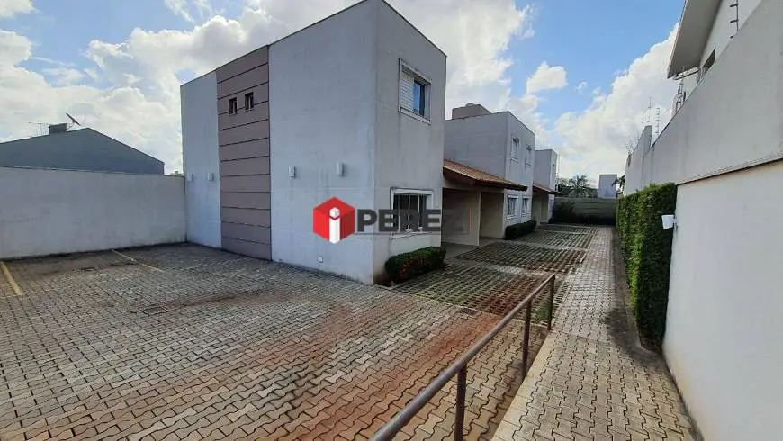Foto 2 de Sobrado com 3 Quartos para alugar, 116m² em Chácara Cachoeira, Campo Grande