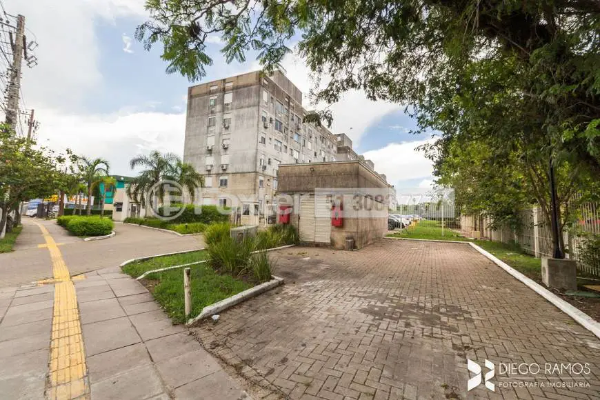 Foto 2 de Apartamento com 2 Quartos à venda, 45m² em Cavalhada, Porto Alegre