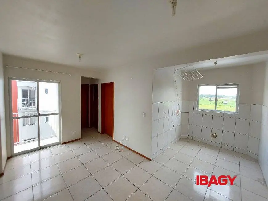 Foto 2 de Apartamento com 2 Quartos para alugar, 48m² em Pachecos, Palhoça