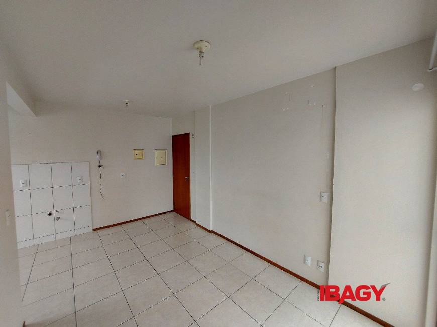 Foto 3 de Apartamento com 2 Quartos para alugar, 48m² em Pachecos, Palhoça