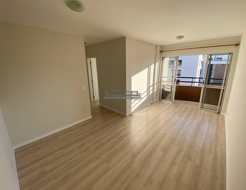 Foto 2 de Apartamento com 3 Quartos para alugar, 74m² em Cabral, Curitiba