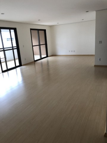 Foto 2 de Apartamento com 3 Quartos à venda, 217m² em Jardim do Lago, Londrina