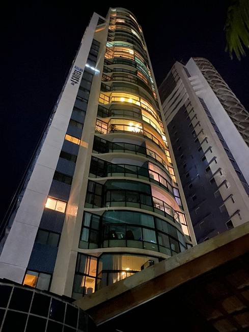 Foto 1 de Apartamento com 4 Quartos à venda, 136m² em Boa Viagem, Recife