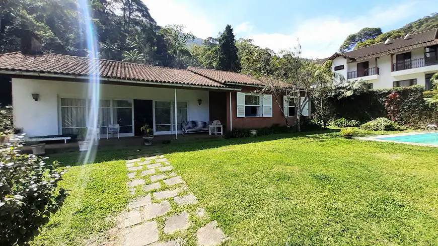 Foto 1 de Casa com 3 Quartos à venda, 180m² em Carlos Guinle, Teresópolis