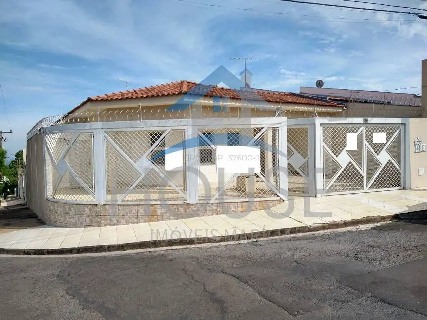 Foto 1 de Casa com 3 Quartos para venda ou aluguel, 10m² em Jardim Ohara, Marília
