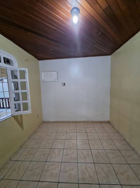 Foto 2 de Casa com 3 Quartos à venda, 160m² em Planalto, Manaus