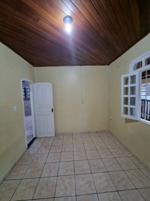 Foto 3 de Casa com 3 Quartos à venda, 160m² em Planalto, Manaus