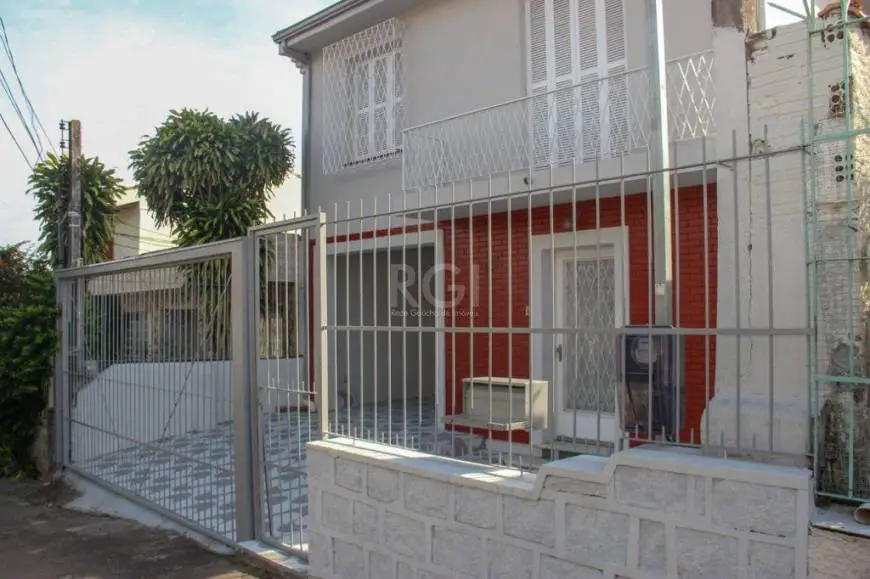 Foto 2 de Casa com 4 Quartos à venda, 128m² em Glória, Porto Alegre