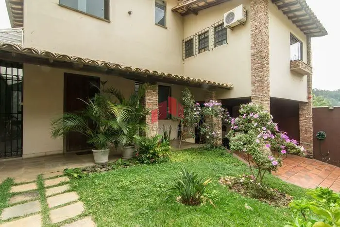 Foto 1 de Casa com 4 Quartos à venda, 250m² em Santa Lúcia, Belo Horizonte