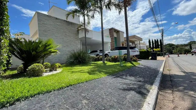 Foto 1 de Casa de Condomínio com 3 Quartos à venda, 250m² em Jardins Madri, Goiânia