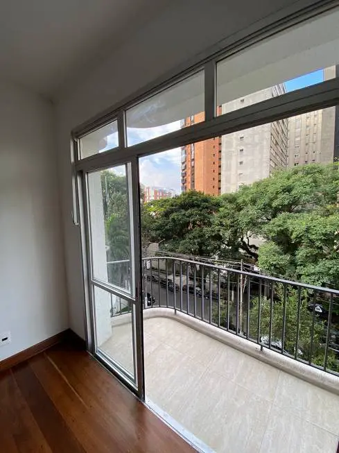Foto 1 de Apartamento com 4 Quartos para alugar, 160m² em Vila Nova Conceição, São Paulo