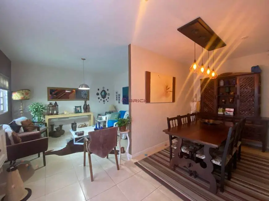 Foto 2 de Casa de Condomínio com 4 Quartos à venda, 193m² em Cascata Guarani, Teresópolis