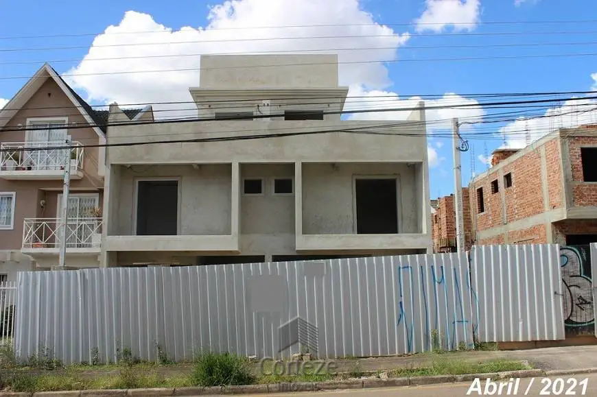 Foto 2 de Sobrado com 3 Quartos à venda, 149m² em Uberaba, Curitiba