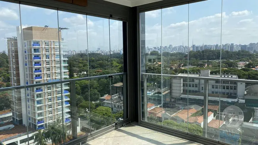Foto 1 de Apartamento com 3 Quartos para alugar, 225m² em Moema, São Paulo