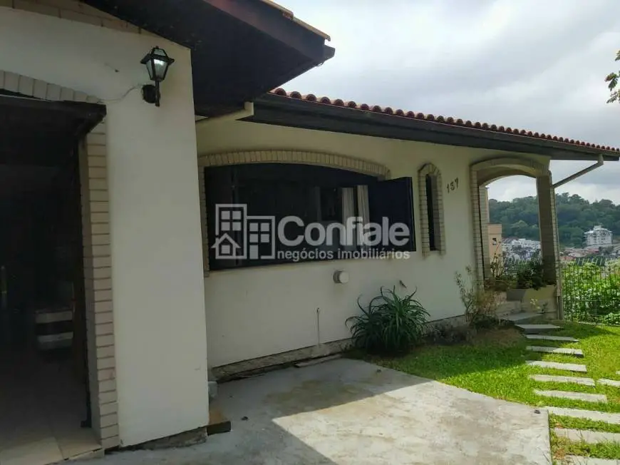 Foto 3 de Casa com 3 Quartos à venda, 500m² em Santa Catarina, Caxias do Sul