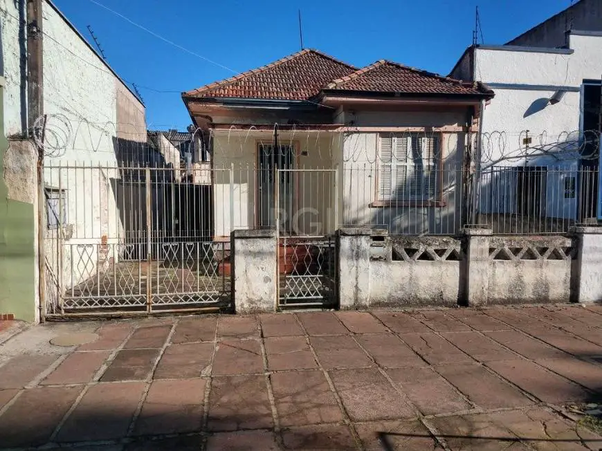Foto 1 de Casa com 5 Quartos à venda, 80m² em São Geraldo, Porto Alegre