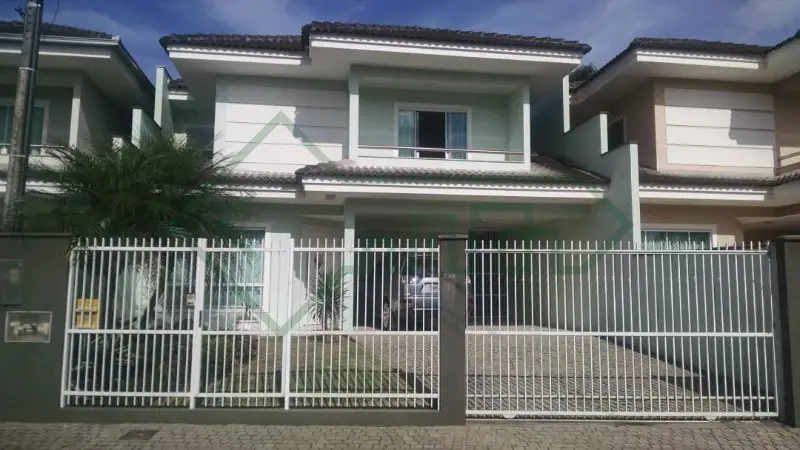 Foto 2 de Sobrado com 3 Quartos à venda, 163m² em Costa E Silva, Joinville