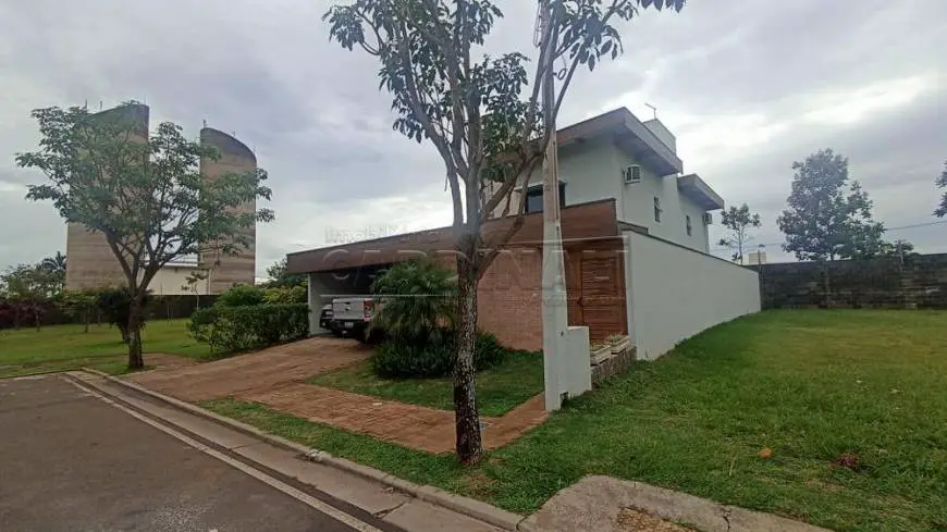 Foto 2 de Sobrado com 3 Quartos à venda, 210m² em Jardim Jockey Clube, São Carlos