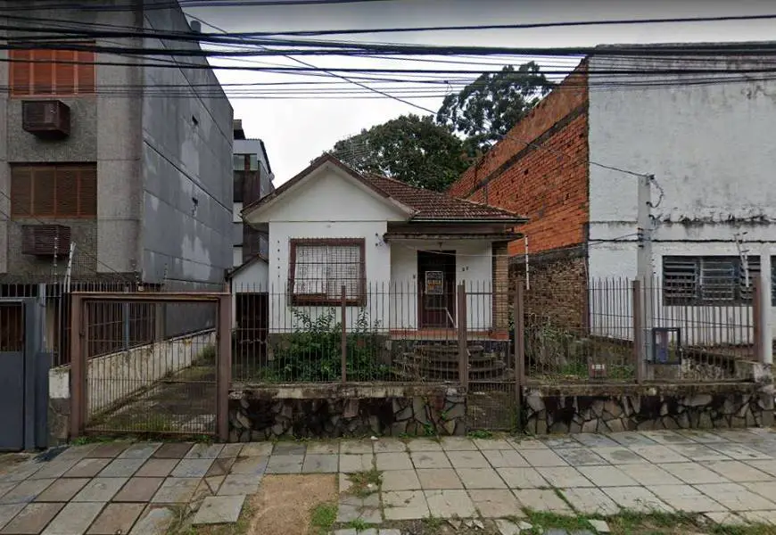 Foto 1 de Sobrado com 3 Quartos à venda, 120m² em Passo da Areia, Porto Alegre