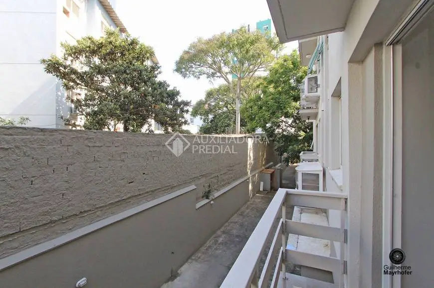 Foto 4 de Apartamento com 3 Quartos à venda, 77m² em Passo da Areia, Porto Alegre