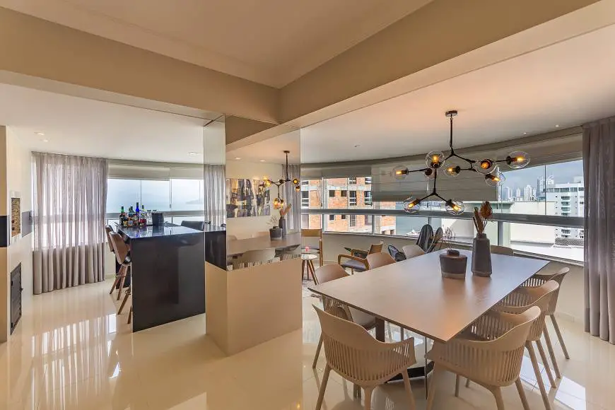 Foto 1 de Apartamento com 3 Quartos à venda, 142m² em Pioneiros, Balneário Camboriú
