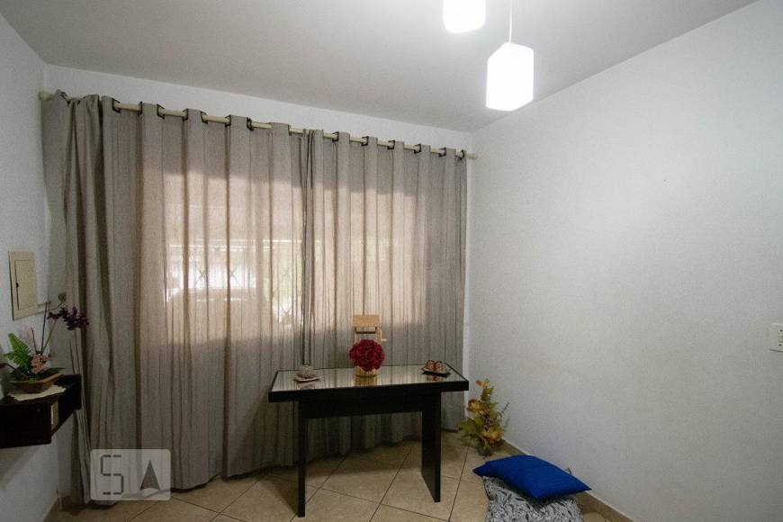 Foto 2 de Casa com 2 Quartos para alugar, 130m² em Jardim Marajoara, São Paulo