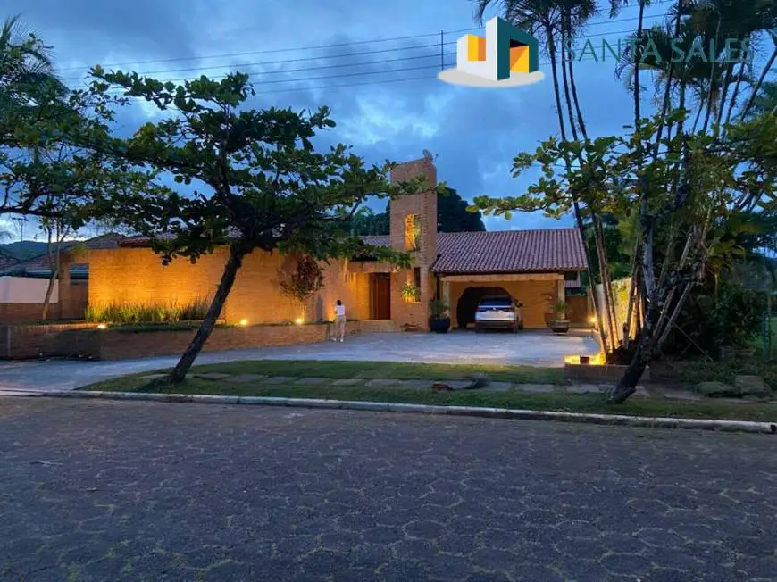 Foto 2 de Casa com 4 Quartos para alugar, 450m² em Enseada, Guarujá