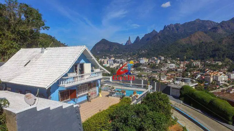Foto 1 de Casa com 4 Quartos à venda, 242m² em Fazendinha, Teresópolis