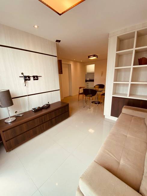 Foto 2 de Apartamento com 2 Quartos para alugar, 103m² em Centro, Balneário Camboriú
